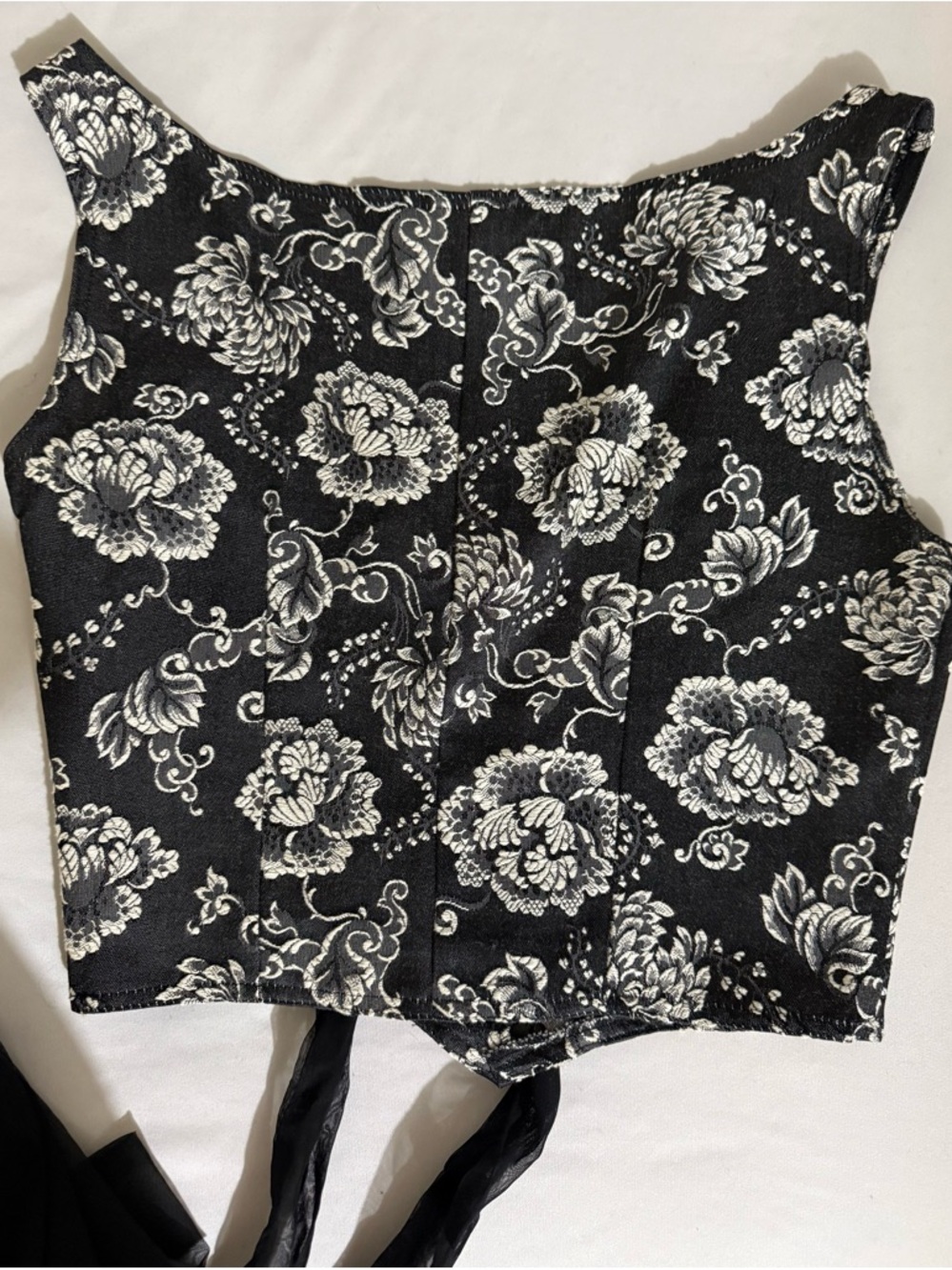 Susan Elise Black & White Floral Brocade Vest with Sheer Sash - Picture 5 of 7